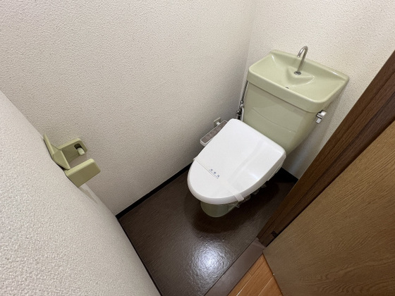 トイレ　別号室写真です