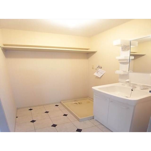 その他設備　室内洗濯機置場※別号室の参考写真です