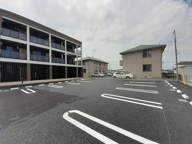 駐車場　車をお持ちの方に嬉しい駐車場付きの物件です