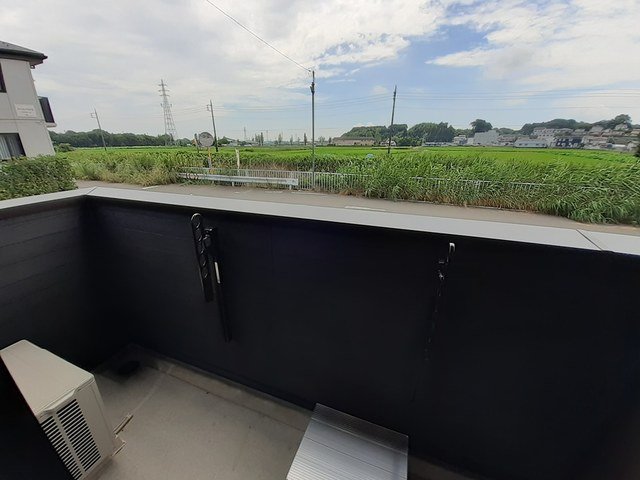 バルコニー　暖かな日差しのふりそそぐバルコニー