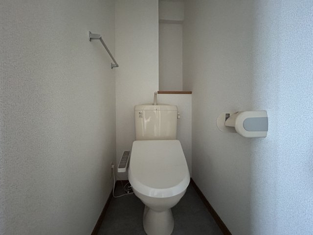 トイレ　嬉しい温水洗浄便座付き♪