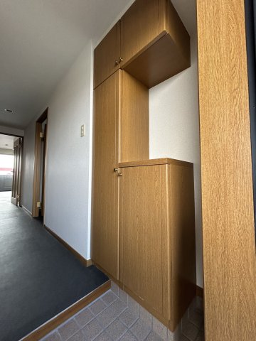 玄関　シューズボックス付きの玄関です☆