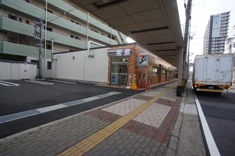 コンビニ　セブンイレブン新潟古町通4番町店（コンビニ）まで159m