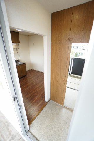 玄関　※同物件・同タイプの写真です。