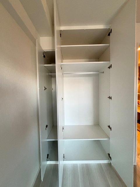 収納　洋室ドレスクローゼット（可動式収納棚）