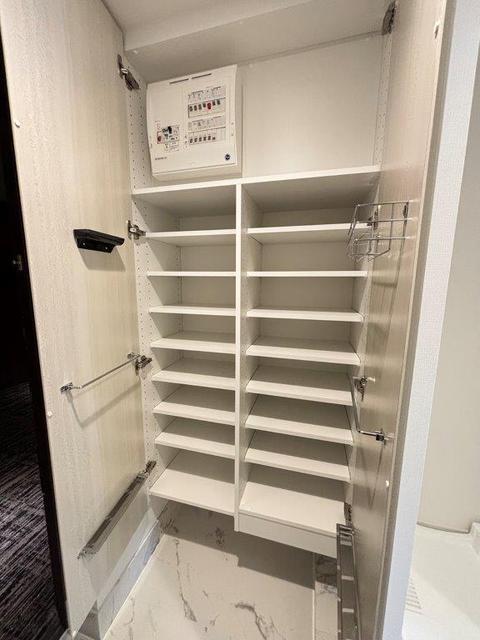 収納　収納豊富な下足入