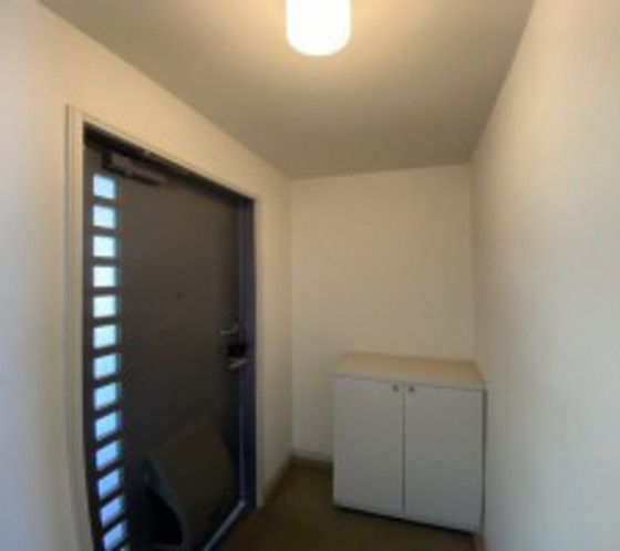 玄関　※別号室の写真となります