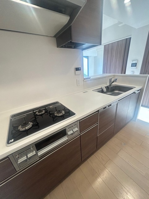 キッチン　３口ガスコンロ、グリル