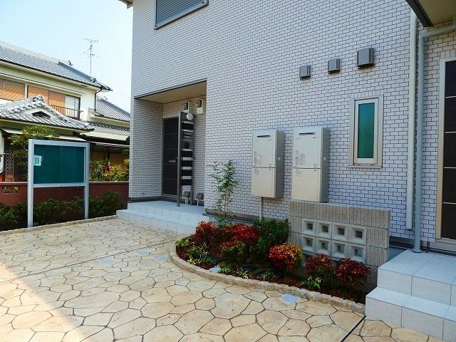 近鉄けいはんな線 吉田駅 徒歩16分 2階建 築9年の玄関写真