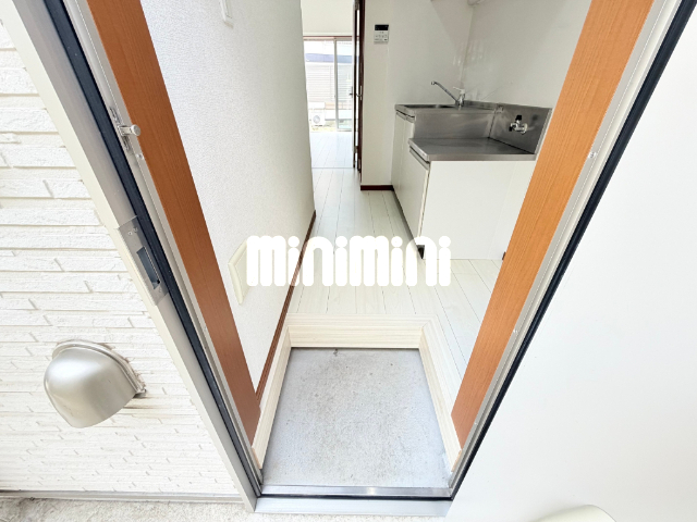 その他部屋・スペース　白基調の明るい室内