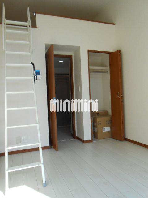 収納　天井も高く開放的です