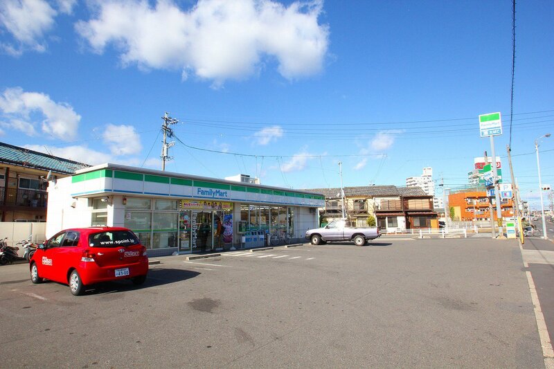 コンビニ　ファミリーマート中村東宿町店（コンビニ）まで203m