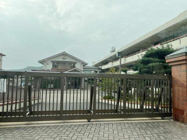 小学校　香登小学校（小学校）まで645m