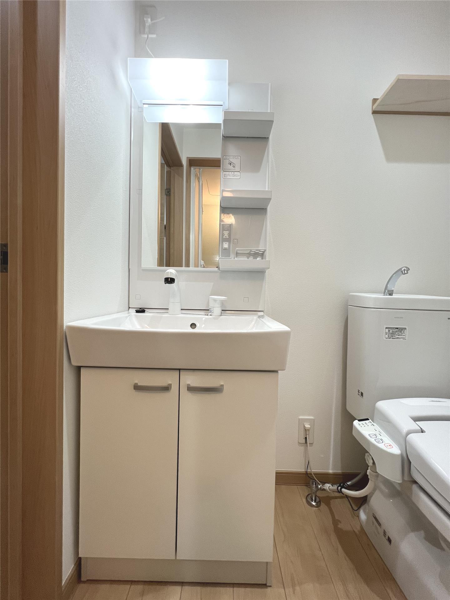 洗面設備　入居中の為、別室画像です。