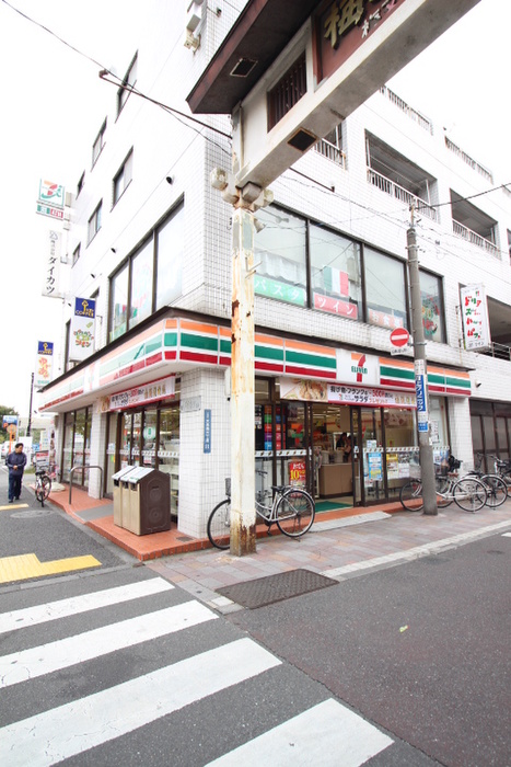 コンビニ　セブンイレブン（コンビニ）まで197m