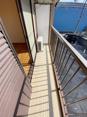 バルコニー　南向きで明るいバルコニー