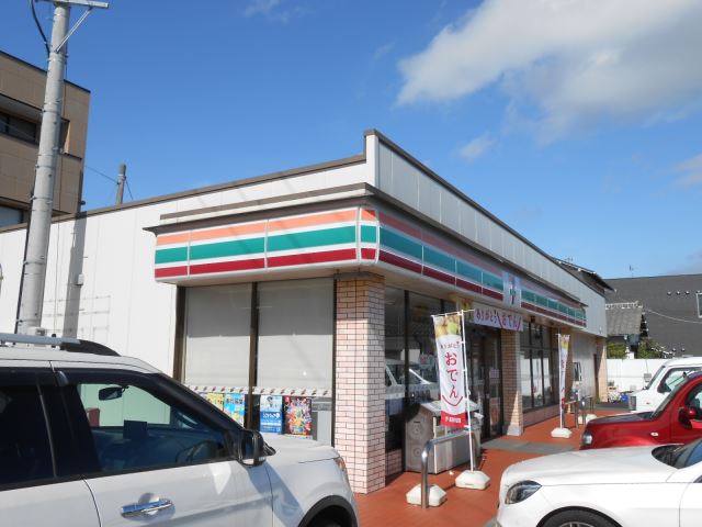 コンビニ　セブンイレブン（コンビニ）まで450m