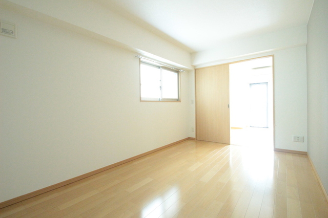 居室・リビング　３０２号室洋室