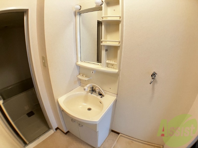 洗面設備　洗面台はシャワー付きなので朝の準備が楽ちんです