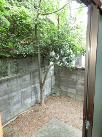 その他　台所の外に物干スペースが有ります。 （ベランダも有り）