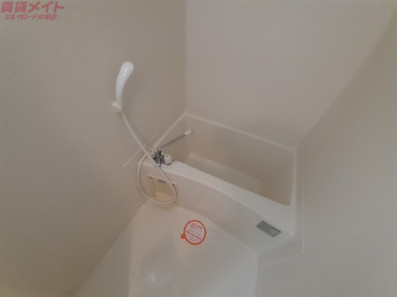 バス・シャワールーム　同物件別部屋のお写真です。
