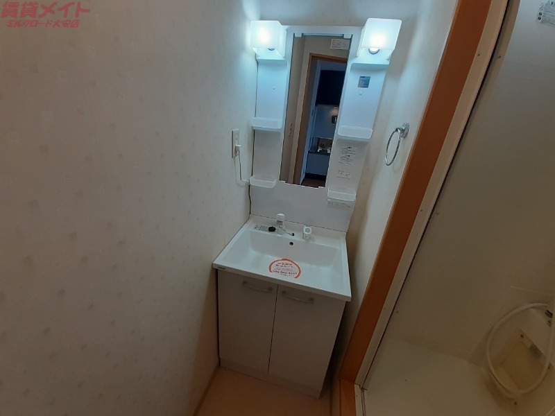 洗面設備　同物件別部屋のお写真です。