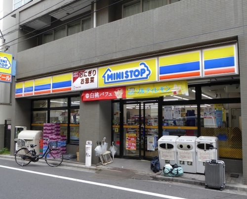 コンビニ　ミニストップ 北新宿４丁目店（コンビニ）まで527m