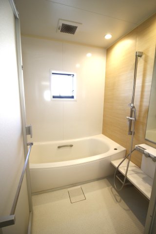 バス・シャワールーム　広々した浴室で、日々の疲れが癒されるようなゆったりとした時間