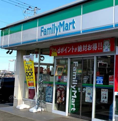 コンビニ　ファミリーマート平塚真田店（コンビニ）まで596m