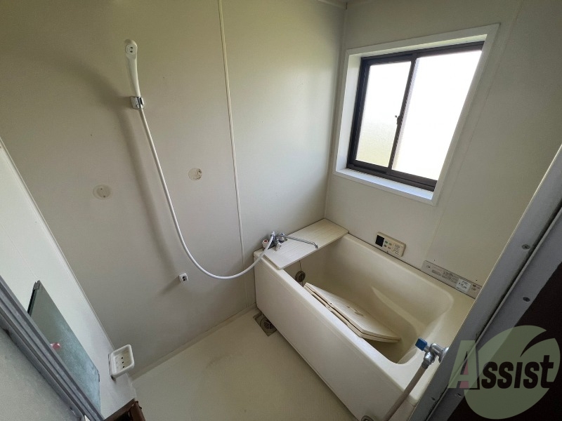 バス・シャワールーム　バスルームは嬉しい追い炊き機能付きです。