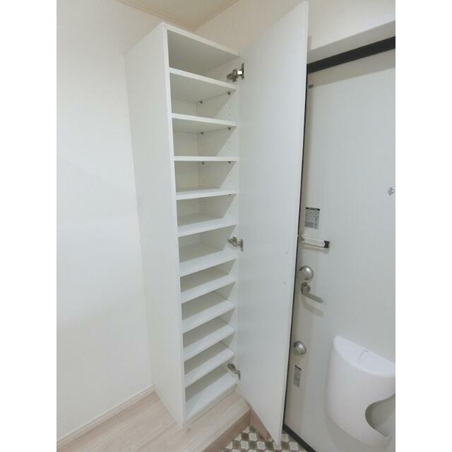 玄関　シューズボックスは棚の高さが調節可能！ブーツも置けます！