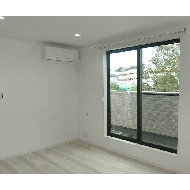 居室・リビング　ＬＤＫは１０．４帖（１階はテラス）