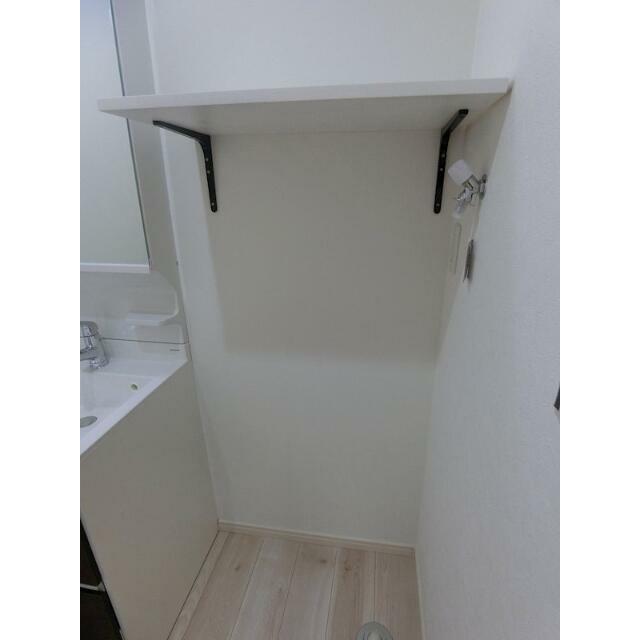 その他部屋・スペース　室内洗濯機置き場は便利な棚付き！