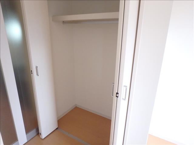 収納　クローゼットでお洋服もすっきり収納。