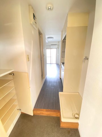 玄関　別のお部屋の参考写真です