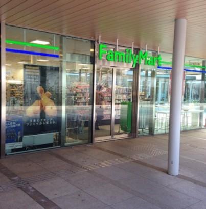 コンビニ　ファミリーマートアルコスクエア店（コンビニ）まで110m