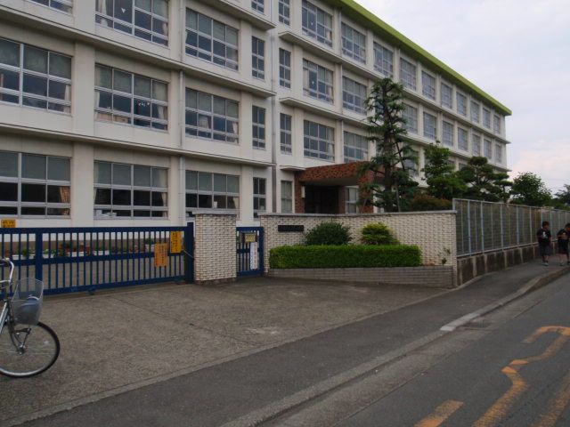 小学校　平塚市立山下小学校（小学校）まで654m