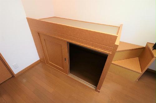 収納　ベッド下に収納スペースあり！荷物が多くても十分に収まります！