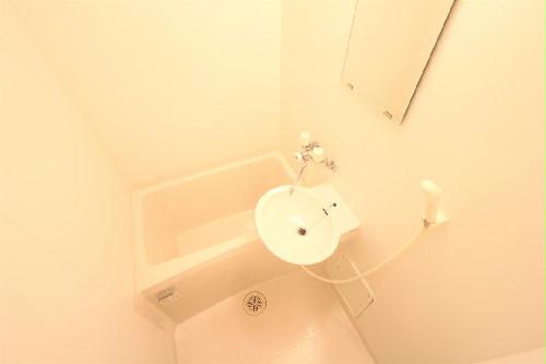 バス・シャワールーム　浴室乾燥機で雨や雪の日でもらくらくお洗濯！