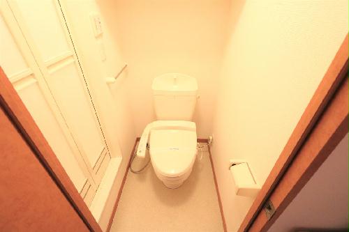 トイレ　温水洗浄便座を完備しており快適な毎日を！