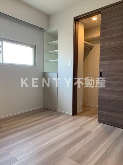 その他　広くて明るい寝室