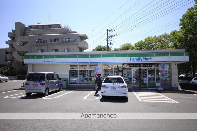 コンビニ　ファミリーマート（コンビニ）まで139m