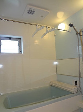 バス・シャワールーム　１坪サイズの大きいバスルーム