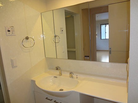 洗面設備　大きいオシャレな洗面台