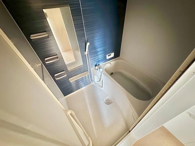 バス・シャワールーム　写真は１階の２ＬＤＫの部屋のものです