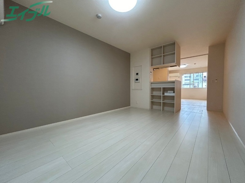 居室・リビング　同物件別室写真