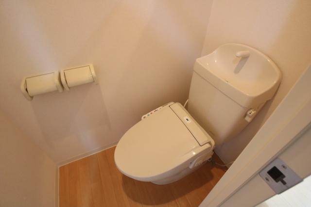 トイレ　※別室の参考写真の為、現況優先です。