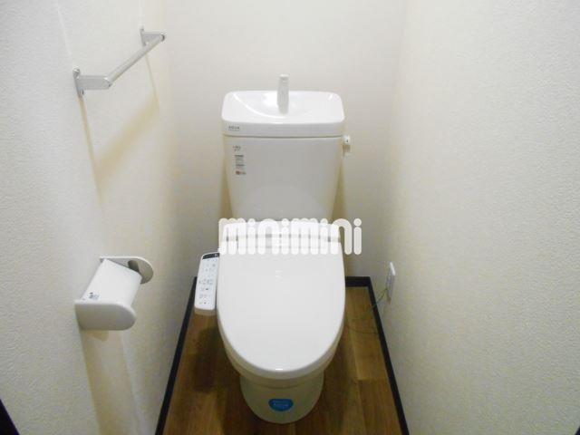 トイレ　温水洗浄便座付きです