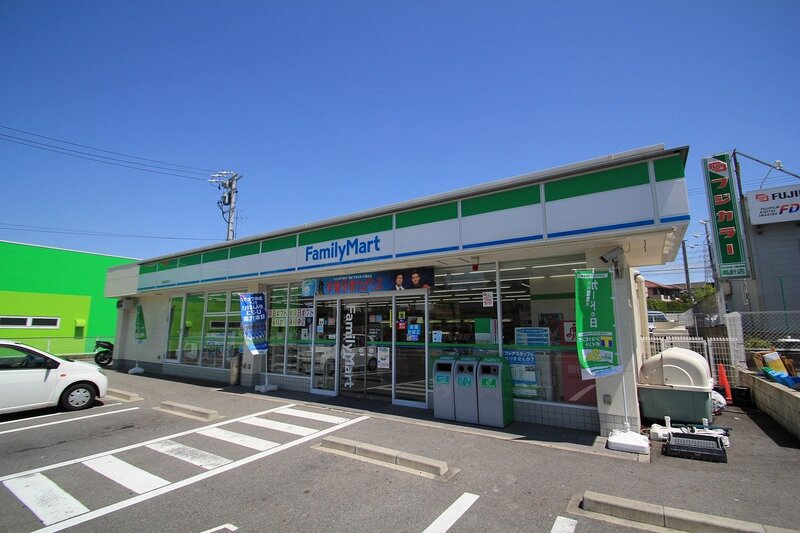 コンビニ　ファミリーマート名東高針店（コンビニ）まで318m