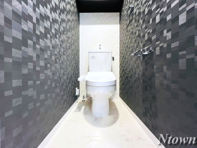 トイレ　落ち着いた色調のトイレです